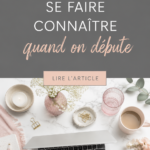 Une personne qui présente son projet à une audience, symbolisant comment se faire connaître quand on débute.