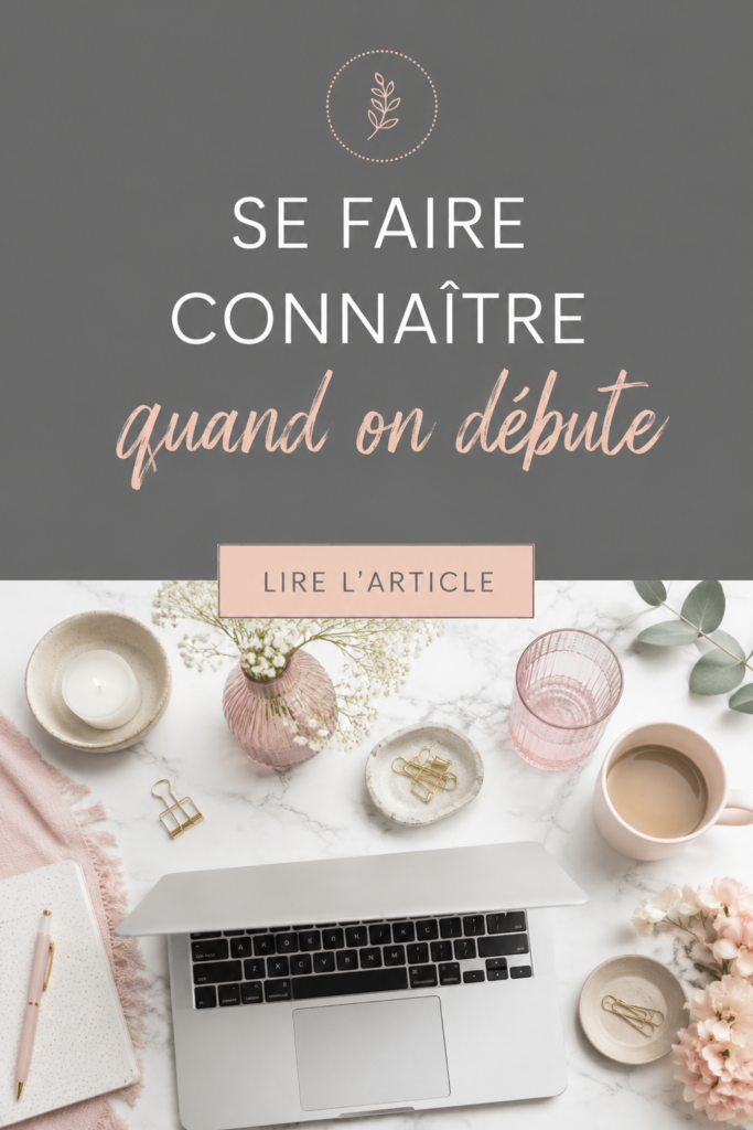 Une personne qui présente son projet à une audience, symbolisant comment se faire connaître quand on débute.
