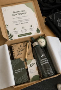 Un kit de bienvenue professionnel pour les nouveaux employés, comprenant des documents et des objets personnalisés.