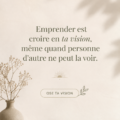 Femme inspirée réfléchissant à son projet entrepreneurial.
