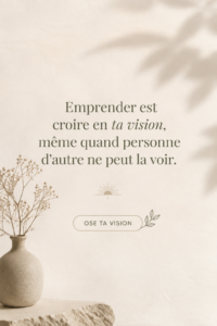 Femme inspirée réfléchissant à son projet entrepreneurial.