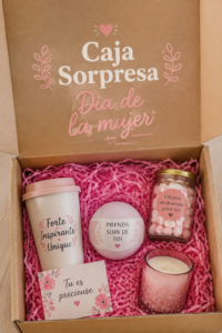 Idées de surprises pour la Journée de la Femme, mettant en avant des cadeaux personnalisés.