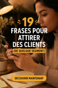 Une femme souriante partage des phrases d'attraction client lors d'une réunion d'entreprise.