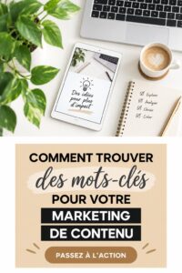 Femme en train d'écrire des mots-clés pour un marketing de contenu réussi.