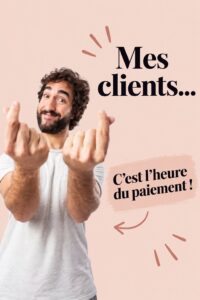 Femme au bureau, concentrée sur sa tâche de travail, organisée avec un planner