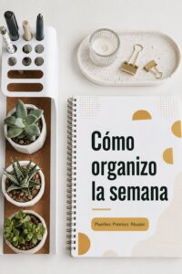 Femme planifiant sa semaine avec un calendrier et un ordinateur, illustrant l'organisation et la productivité.