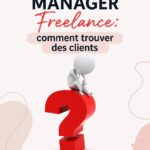 Une femme souriante travaillant sur son ordinateur pour trouver des clients en freelance dans le community management.